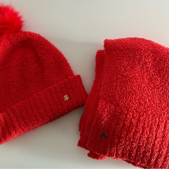 NWOT Lilly Pulitzer - Frosti Scarf and Hat Set - Picture 3 of 8